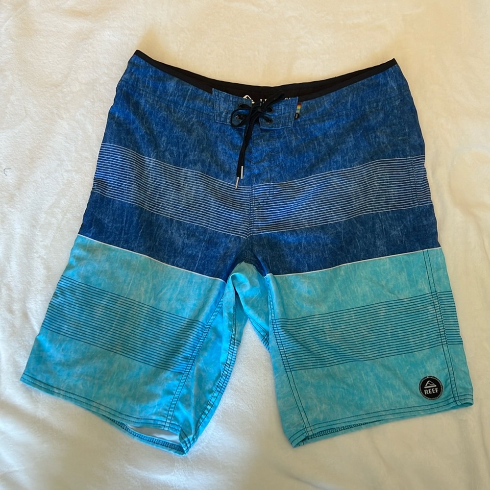 Reef Mens Swim Board Shorts Blue Stripes Size 34